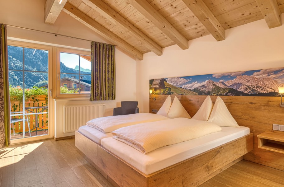 Gemütliche Zimmer mit viel Holz © Landhotel Kirchenwirt