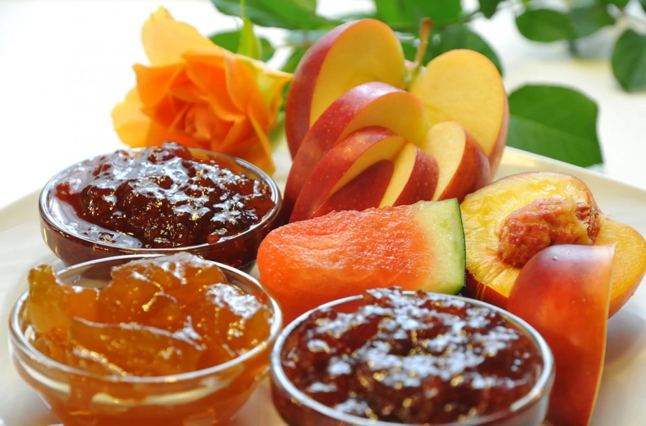 Marmeladen und frisches Obst zum Frühstück © Hotel zum Goldenen Adler